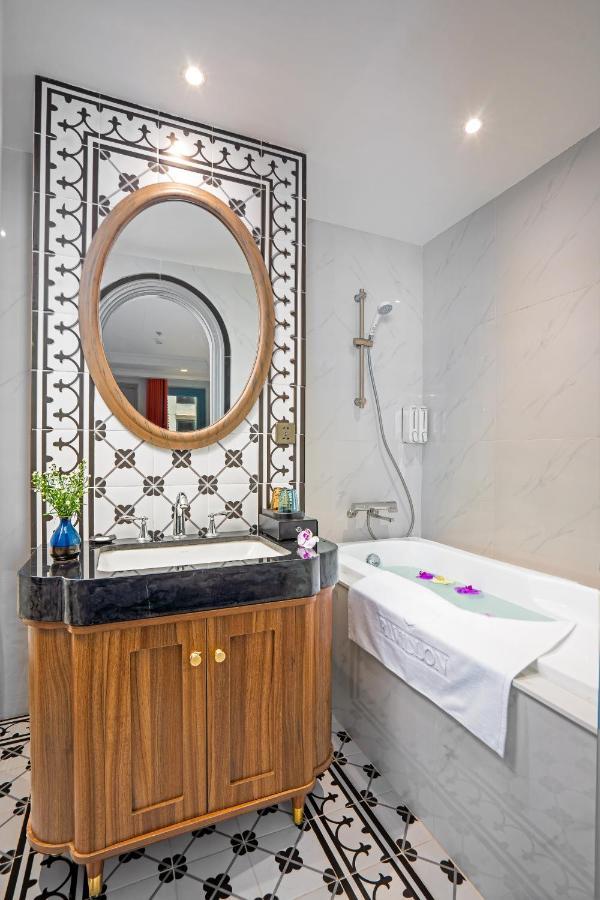 Pavillon Boutique Hotel & Apartment Nha Trang Esterno foto